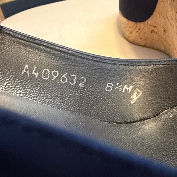 Stuart Weitzman Dark Blue Suede Cork Wedges, Size 8.5 - Picture 11 of 11